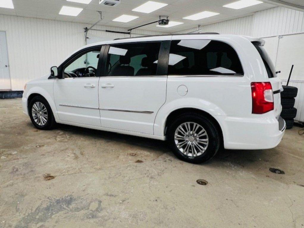 Chrysler Town & Country 2016 - Image 10