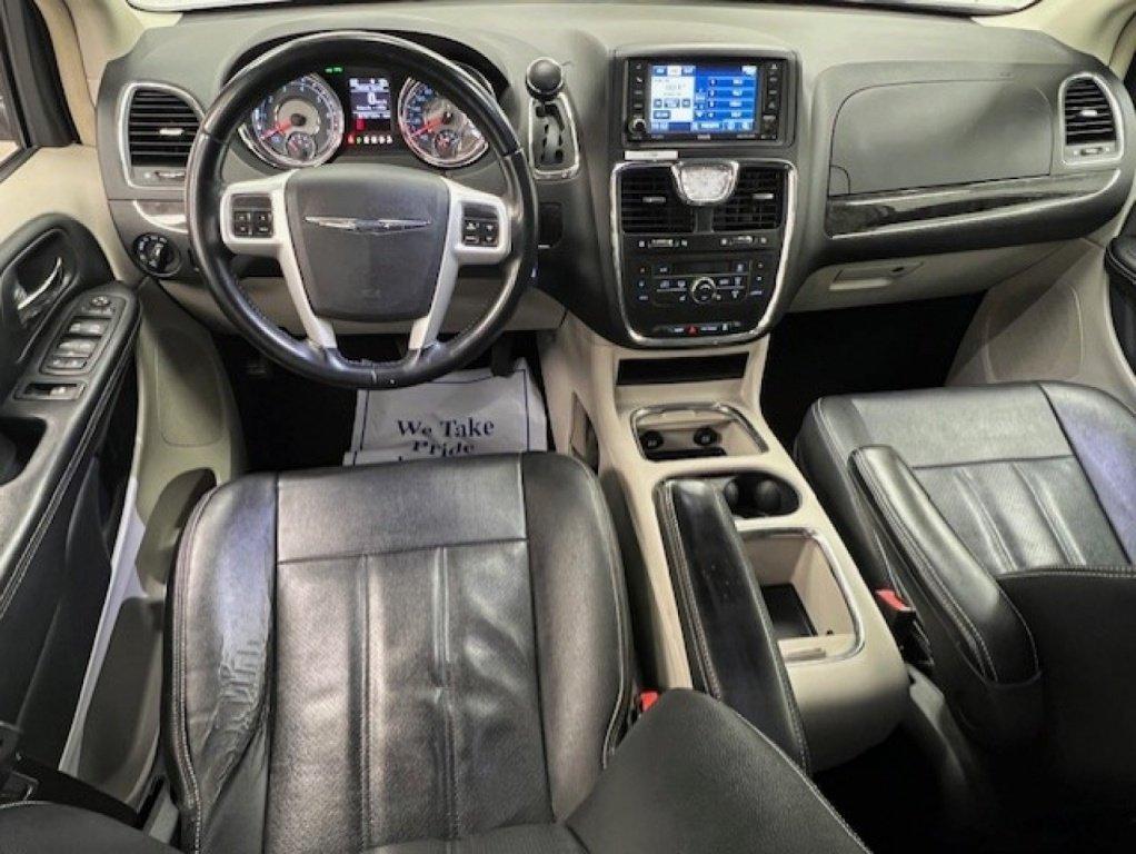 Chrysler Town & Country 2016 - Image 12