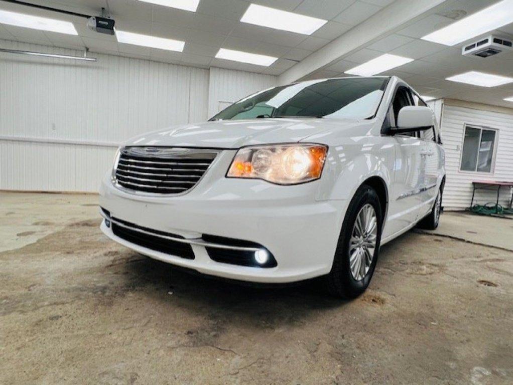 Chrysler Town & Country 2016 - Image 1