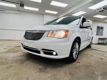 Chrysler Town & Country 2016 - Thumbnail 1
