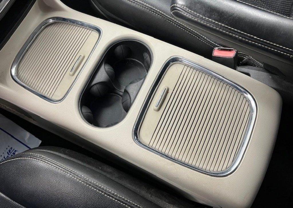 Chrysler Town & Country 2016 - Image 24