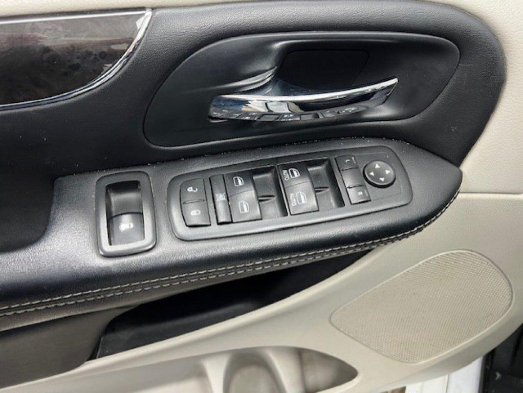 Chrysler Town & Country 2016 - Image 26