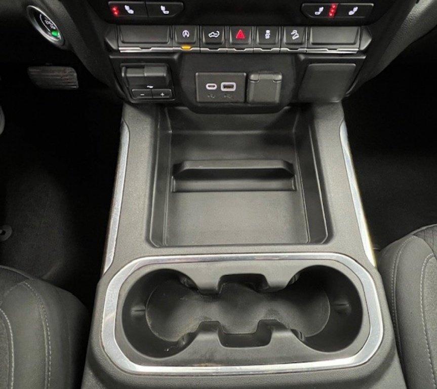 Chevrolet Silverado 2021 - Image 24