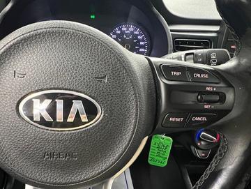 Kia Rio 5-Door 2018 - Thumbnail 14