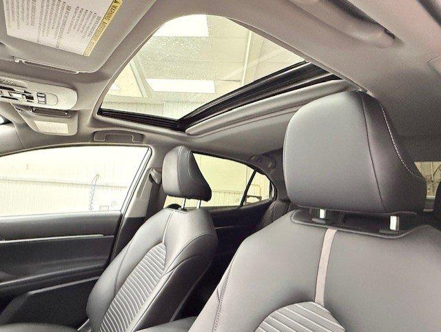 Toyota Camry 2023 - Image 30