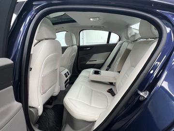 Jaguar XE 2017 - Thumbnail 34