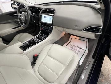 Jaguar XE 2017 - Thumbnail 35