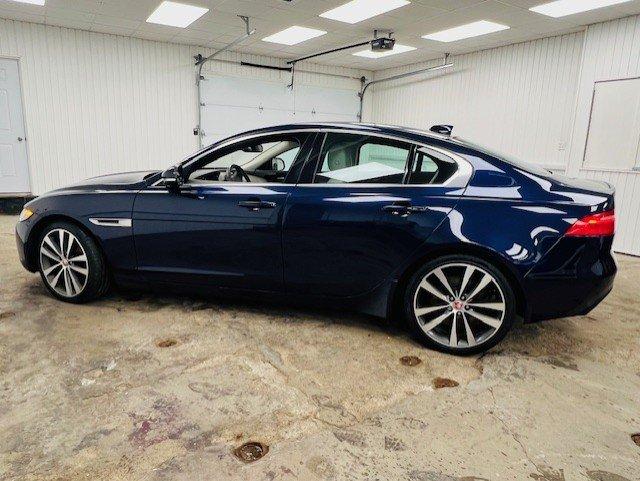 Jaguar XE 2017 - Image 11