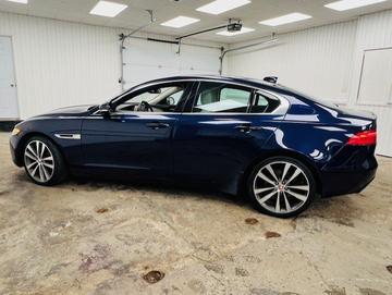 Jaguar XE 2017 - Thumbnail 11