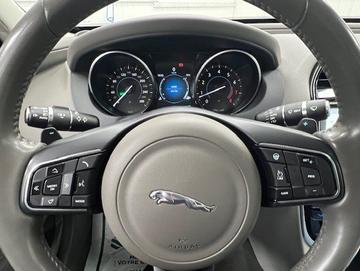 Jaguar XE 2017 - Thumbnail 15