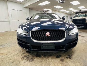 Jaguar XE 2017 - Thumbnail 2