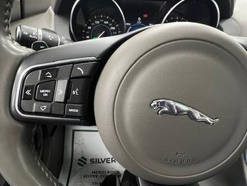 Jaguar XE 2017 - Thumbnail 17