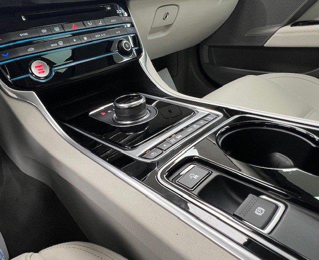 Jaguar XE 2017 - Image 26