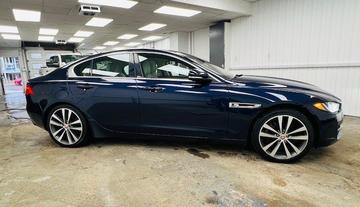 Jaguar XE 2017 - Thumbnail 6