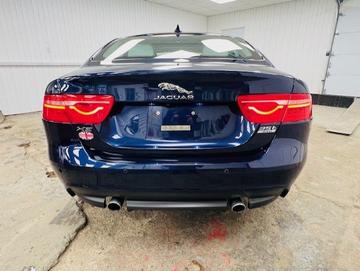 Jaguar XE 2017 - Thumbnail 8