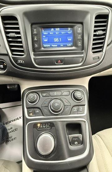 Chrysler 200 2015 - Thumbnail 17