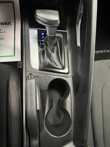 Hyundai Elantra 2023 - Thumbnail 20