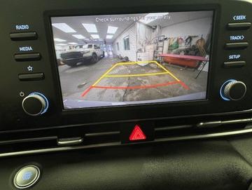 Hyundai Elantra 2023 - Thumbnail 18