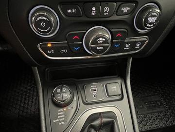 Jeep Cherokee 2020 - Thumbnail 24