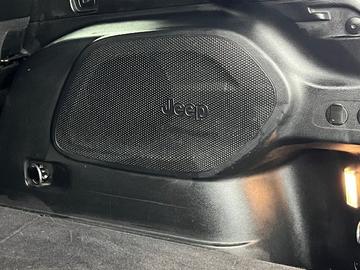 Jeep Cherokee 2020 - Thumbnail 38