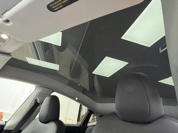 Tesla Model Y 2024 - Thumbnail 25