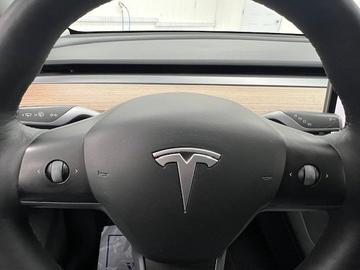 Tesla Model Y 2024 - Thumbnail 14