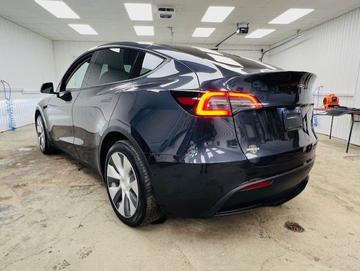 Tesla Model Y 2024 - Thumbnail 10